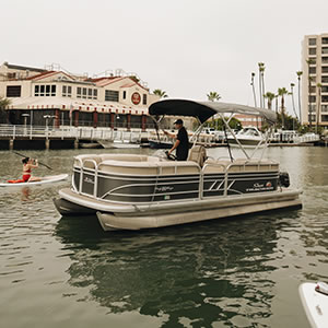 20ft DELUXE SUNTRACKER PONTOON